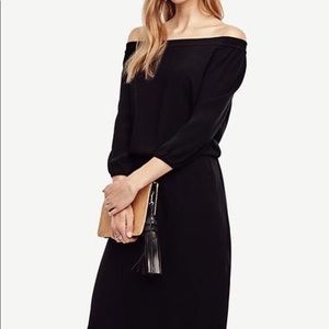 🎉HP🎉 Ann Taylor Over the Shoulder Dress
